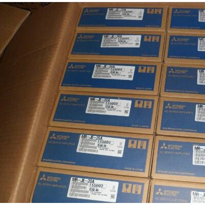 三菱伺服電機MR-JE-10A+HF-KN13BJ-S100帶制動原裝進口現(xiàn)貨包郵