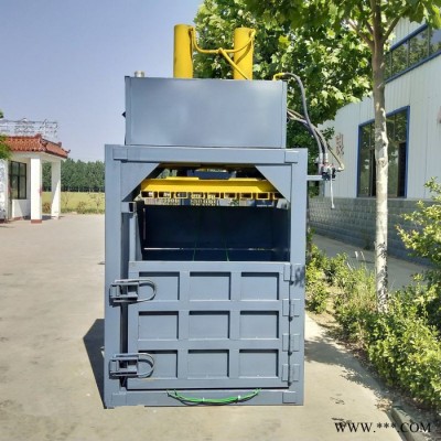 濟(jì)南廢料編織袋擠扁機(jī) 宇晨廢舊保溫棉擠包機(jī) 油漆桶擠扁機(jī)視頻