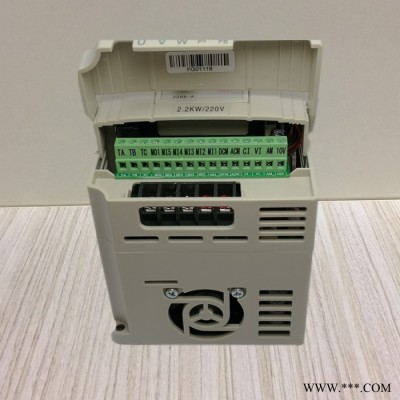 三綾通用變頻器V型220V單相0.4-2.2KW經(jīng)濟(jì)型矢量變頻器迷你變頻器