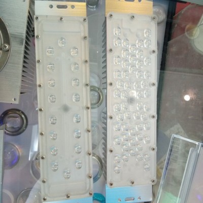 LED路燈自動(dòng)鎖螺絲機(jī)，自動(dòng)打螺絲機(jī)，螺絲機(jī)，自動(dòng)擰螺絲機(jī)，自動(dòng)鎖螺絲機(jī)廠家 桌面式螺絲機(jī)