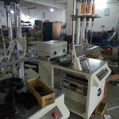 廠家直接供應(yīng)多軸自動螺絲機 效率高  螺絲機 歡迎來電