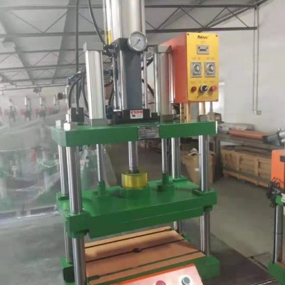 供應(yīng)氣動壓床 氣壓機 四柱壓力機 氣動壓力機 浙江氣壓機廠家批發(fā)，氣壓壓裝機，氣動壓床，壓床，桌面型壓力機