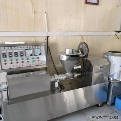 新型牛排豆皮加工設(shè)備 自動(dòng)下料牛排豆皮機(jī) 高效率加工機(jī)械