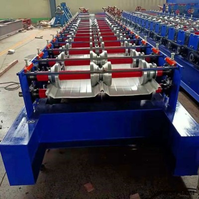 圣潤820角馳機 全自動820壓瓦機加工成型設(shè)備 高空快速820頂板壓瓦機