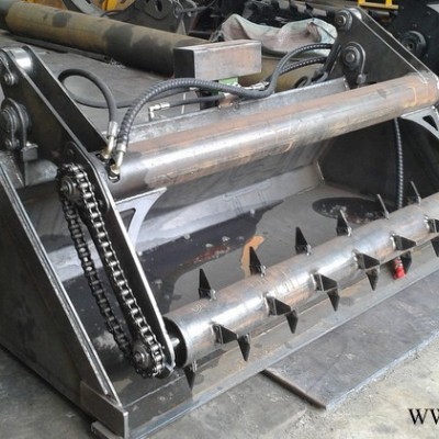 青貯取料器配鏟車 小型裝載機配牧場取料機 飼料加工設(shè)備 改裝鏟車青貯取料器廠家 定制裝載機牧場取料機價格