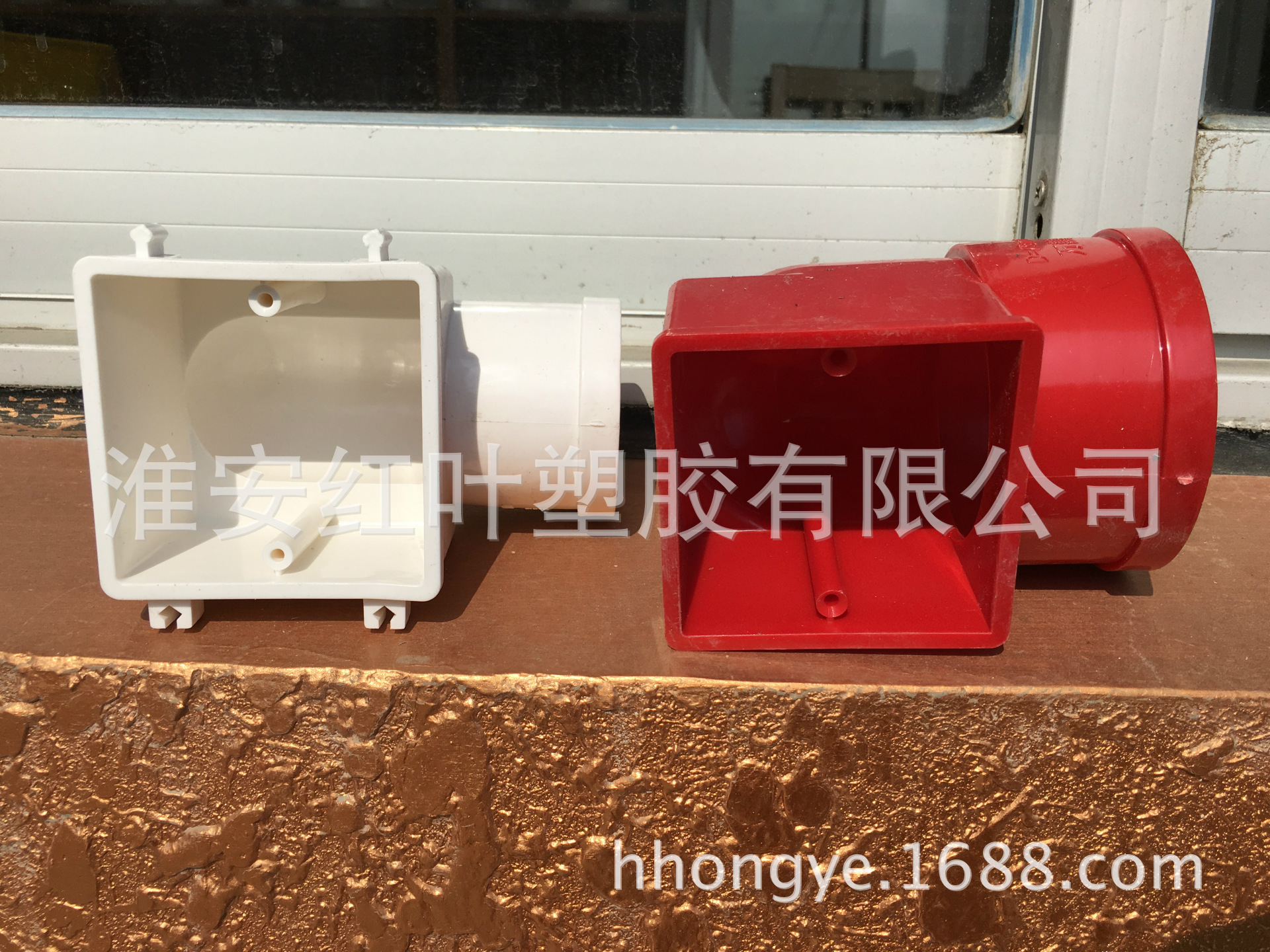 接線影音盒，彩色白色對比圖