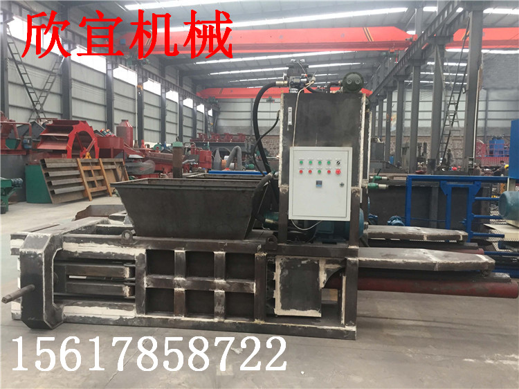 120型多功能臥室廢紙箱打包機(jī) 易拉罐打包機(jī) 秸稈玉米打包機(jī)車(chē)間一角