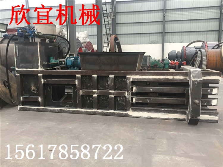 120型多功能臥室廢紙箱打包機(jī) 易拉罐打包機(jī) 秸稈玉米打包機(jī)車(chē)間一角