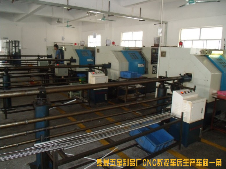 鼎晟五金制品廠CNC數(shù)控車床生產(chǎn)車間一角