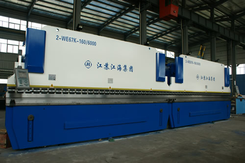 江海雙機(jī)聯(lián)動折彎機(jī)